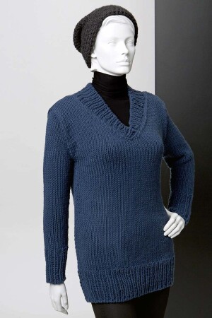 Knitting set V-neck pullover  with knitting instructions in garnwelt box in size M