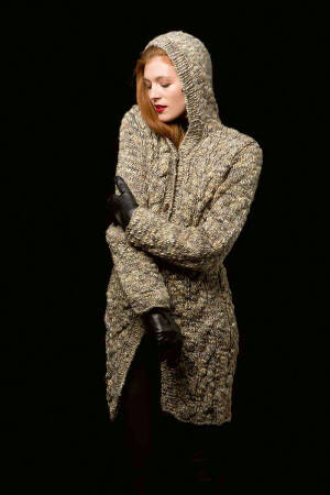 Strickset Zopfjacke mit Kapuze mit Anleitung in garnwelt-Box