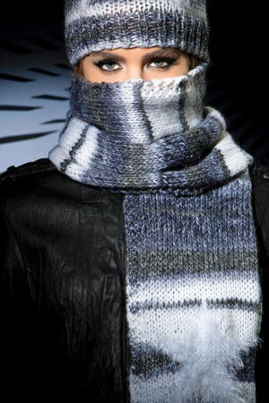 Knitting set Shawl  with knitting instructions in garnwelt box