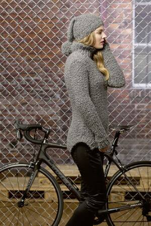 Knitting set Pullover and beanie  with knitting instructions in garnwelt box