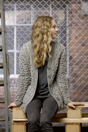 Knitting set Cardigan  with knitting instructions in garnwelt box