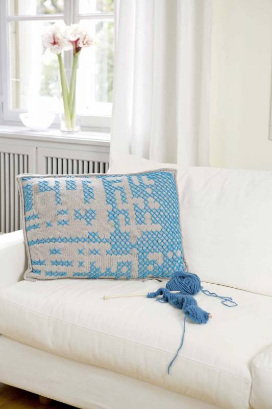 Knitting set Cushion MERINO 70 with knitting instructions in garnwelt box
