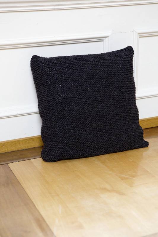 Knitting set Cushion  with knitting instructions in garnwelt box in size 40 x 40 cm