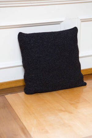 Knitting set Cushion  with knitting instructions in garnwelt box in size 40 x 40 cm