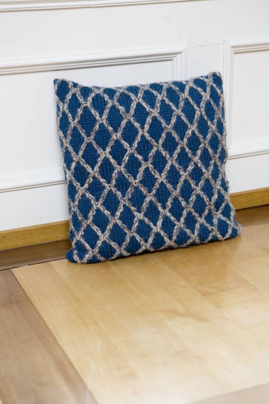 Knitting set Cushion MALOU LIGHT with knitting instructions in garnwelt box