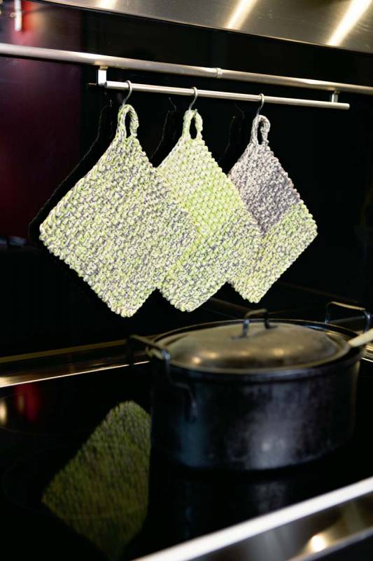 Knitting set Pot holder  with knitting instructions in garnwelt box