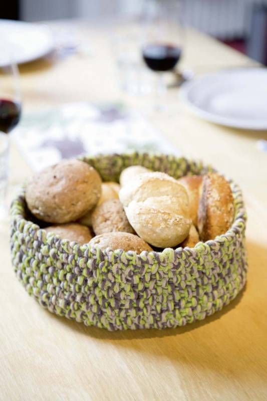 Knitting set Bread basket  with knitting instructions in garnwelt box