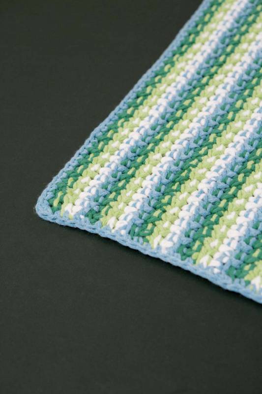 Knitting set Bathroom mat  with knitting instructions in garnwelt box
