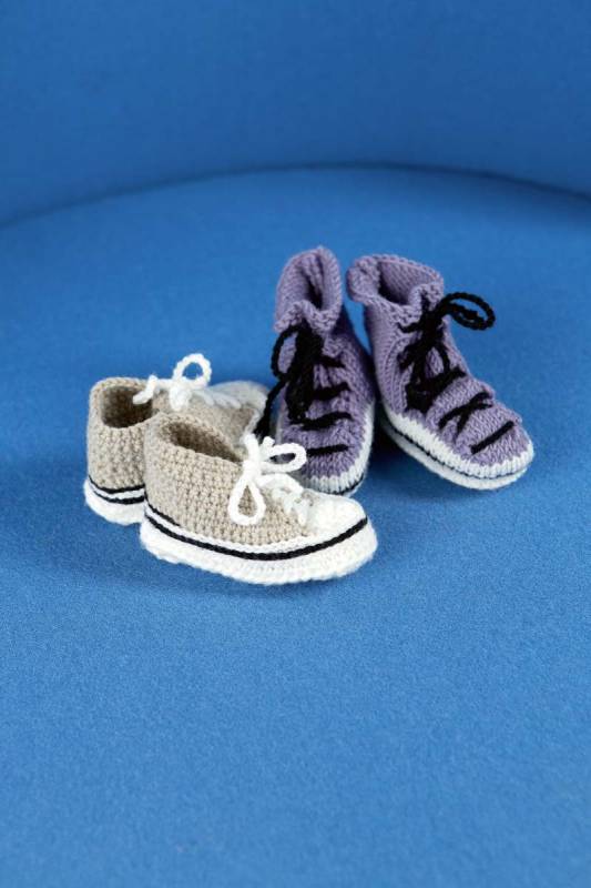 Knitting set Baby boots with long laces MERINO 150 with knitting instructions in garnwelt box