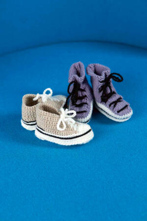 Knitting set Baby boots with long laces MERINO 150 with knitting instructions in garnwelt box