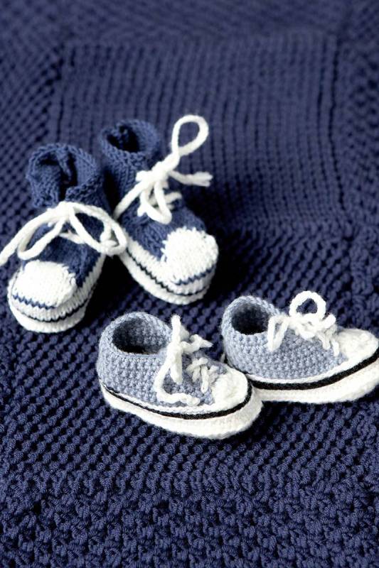 Knitting set Baby boots crocheted MERINO 150 with knitting instructions in garnwelt box in size 56