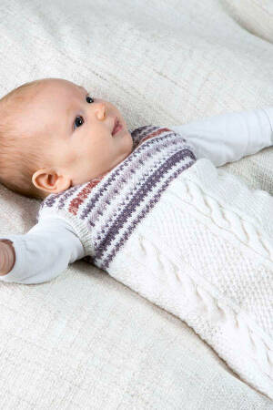 Strickset Jacquardkleid Lang Yarns MERINO  BEBE mit Anleitung in garnwelt-Box