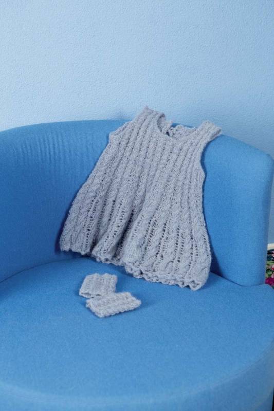 Knitting set Wrist warmers  with knitting instructions in garnwelt box