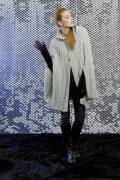 Strickset Cape mit Kapuze mit Anleitung in garnwelt-Box S-M