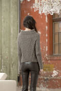 Knitting set Raglan sweater  with knitting instructions in garnwelt box in size S